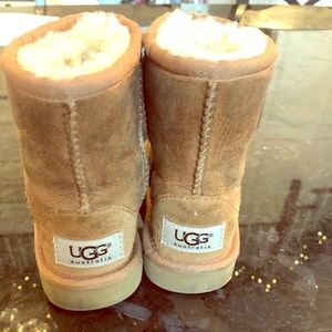 UGG boot size toddler 7